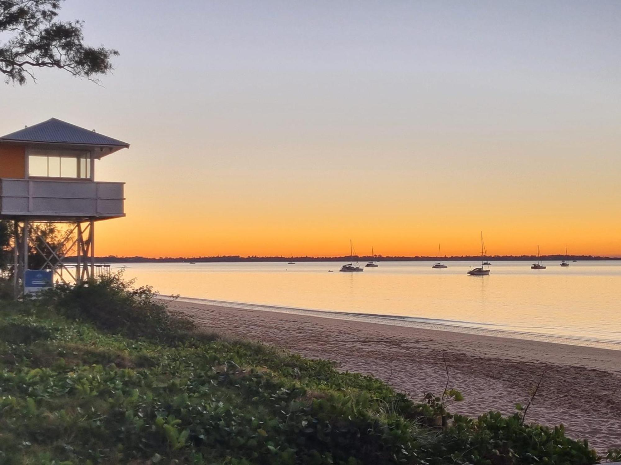 Charlton On The Esplanade Aparthotel Hervey Bay Exterior foto