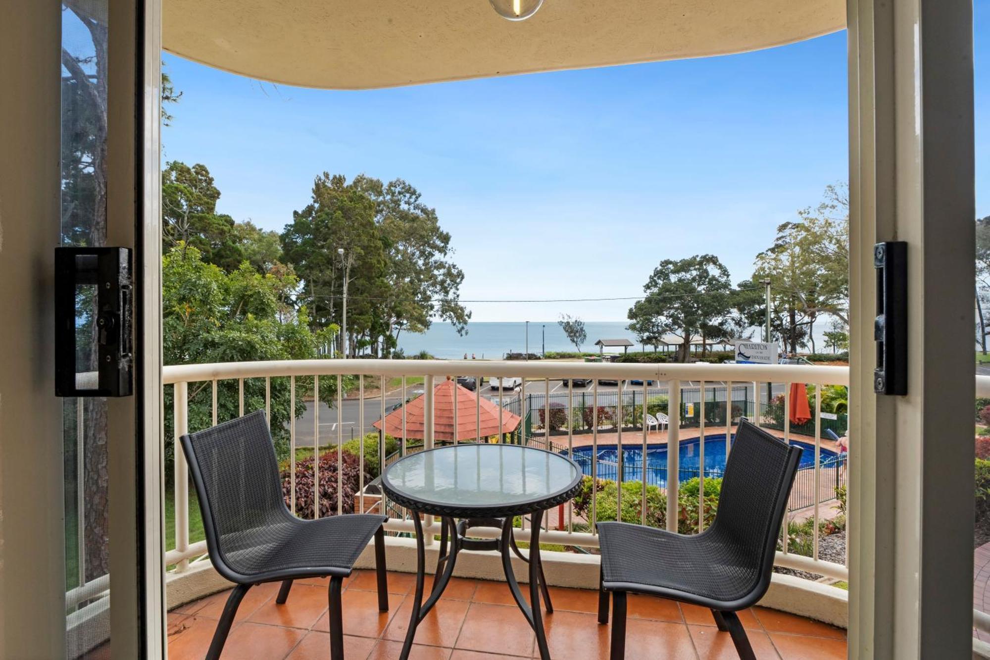 Charlton On The Esplanade Aparthotel Hervey Bay Exterior foto