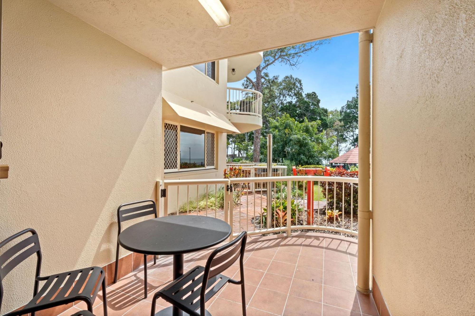 Charlton On The Esplanade Aparthotel Hervey Bay Exterior foto